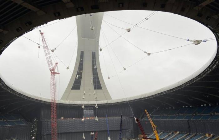 Il tetto dello Stadio Olimpico quasi completamente smantellato