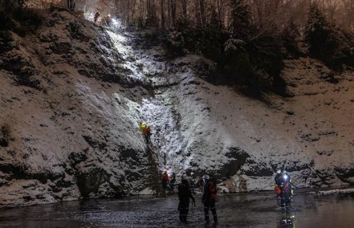 Fugge dopo un taccheggio e cade in un burrone in Quebec