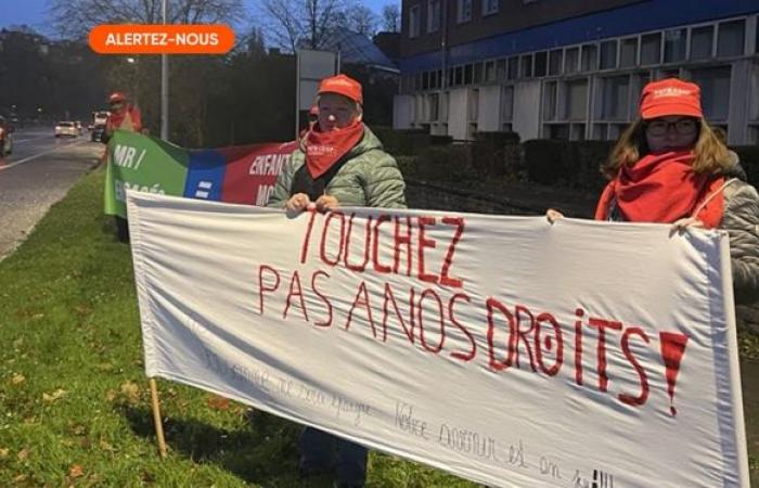 Sciopero degli insegnanti: organizzato a Nivelles un “corteo funebre per seppellire l’istruzione qualificata”.