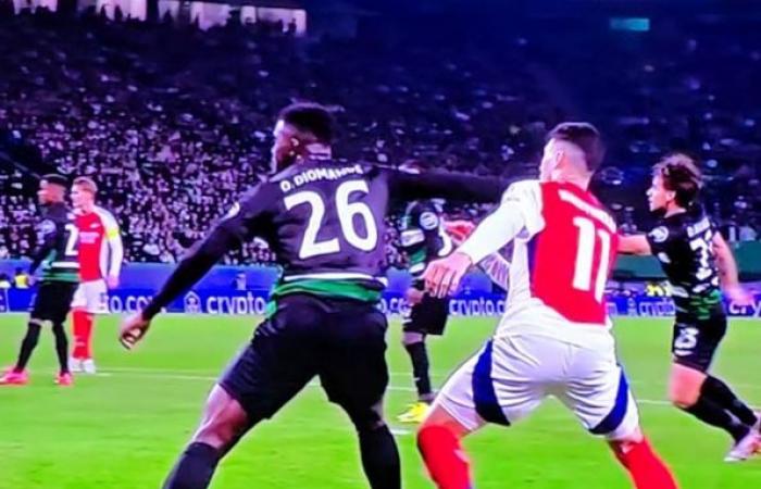 Sporting-Arsenal, 1-5 L'analisi arbitrale di Duarte Gomes: un giocatore dello Sporting per essere espulso (due volte)