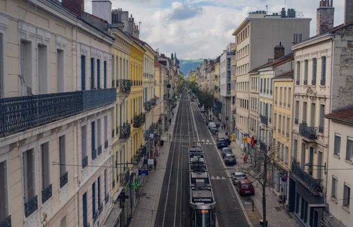 Uomo ucciso dalla polizia a Saint-Étienne: cosa sappiamo