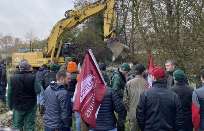 Nella Mayenne, gli agricoltori denunciano gli “oneri amministrativi” prosciugando un ruscello