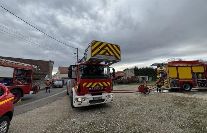 l’annesso carbonizzato, i vigili del fuoco salvano la casa