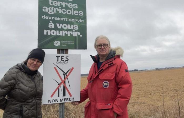 Sono arrabbiati con le turbine eoliche di TES Canada: “Quanto vale una casa senza acqua potabile?”