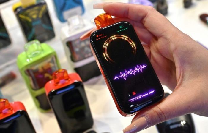 “Smart Vape”: una sigaretta elettronica con touch screen per far diventare dipendenti i giovani!