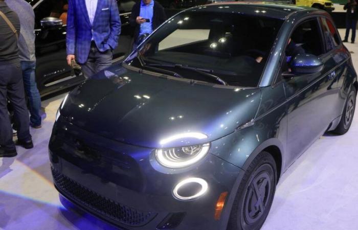 La produzione della Fiat 500 elettrica viene nuovamente sospesa per mancanza di domanda