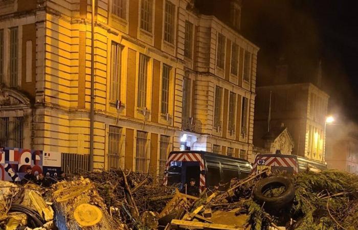 Montauban. Grande azione degli agricoltori, decine di trattori mobilitati nel centro della città