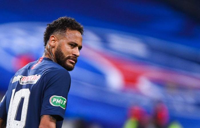 Neymar pagato per applaudire i tifosi, il PSG ancora deriso