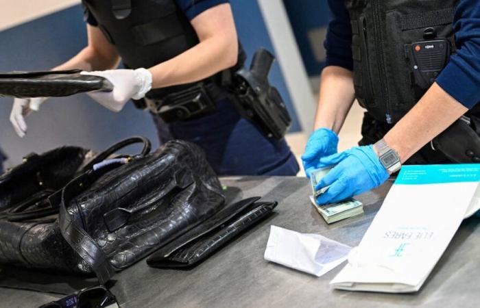 Arrestato all’aeroporto con indosso un pigiama imbevuto di metanfetamina