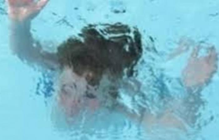 Un bambino di 2 anni e mezzo è annegato in piscina