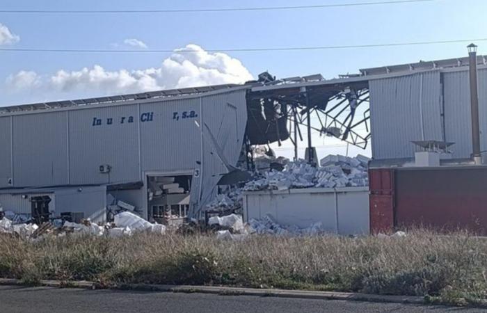 Una grande esplosione in una fabbrica uccide tre persone vicino ad Alicante in Spagna: “Parte dell’edificio è crollata”