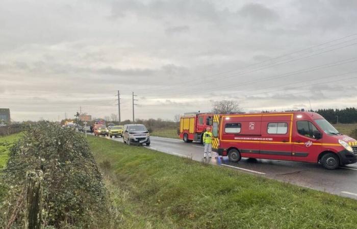 Travolto da un furgone, muore in un incidente il conducente di uno scooter nel Maine-et-Loire