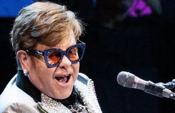 “I am incapable of…”: malato, il cantante Elton John annuncia una pessima notizia ai suoi fan