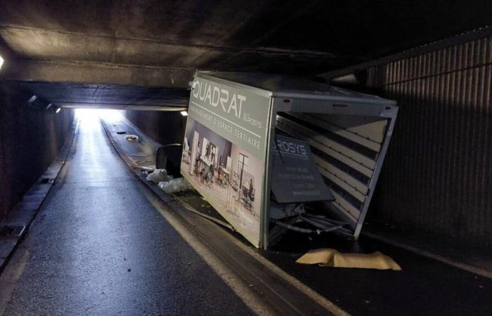 Quello che sappiamo del veicolo utilitario bloccato nel tunnel della stazione