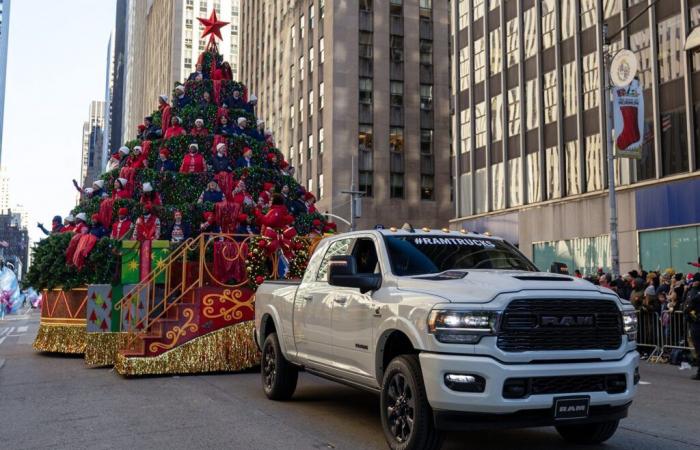 I camion Ram alimentano la 98esima parata annuale del Giorno del Ringraziamento di Macy