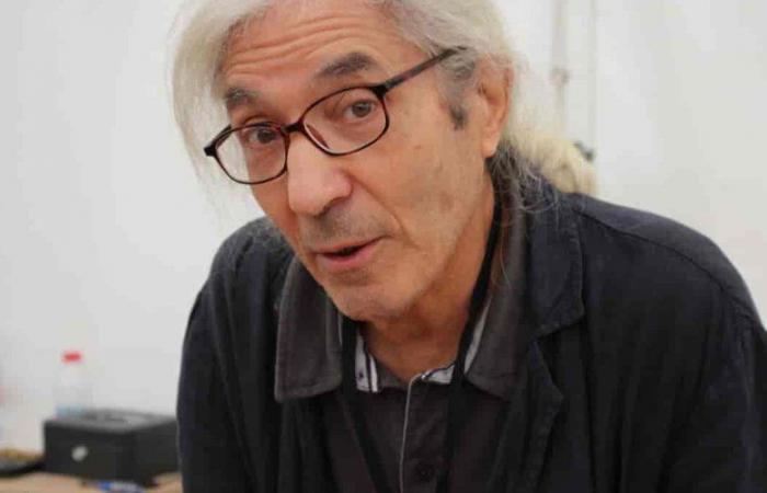 Stephan Rossignol sostiene Boualem Sansal, che ha partecipato alla fiera del libro locale