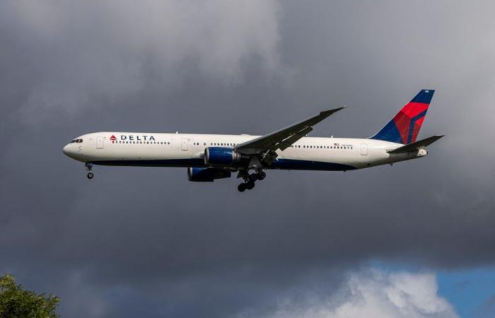 Passeggero “clandestino” scoperto a bordo del volo New York-Parigi