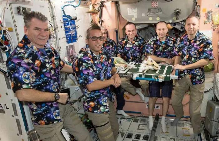 Gli astronauti della Stazione Spaziale Internazionale continuano una lunga tradizione di celebrare il Ringraziamento nello spazio