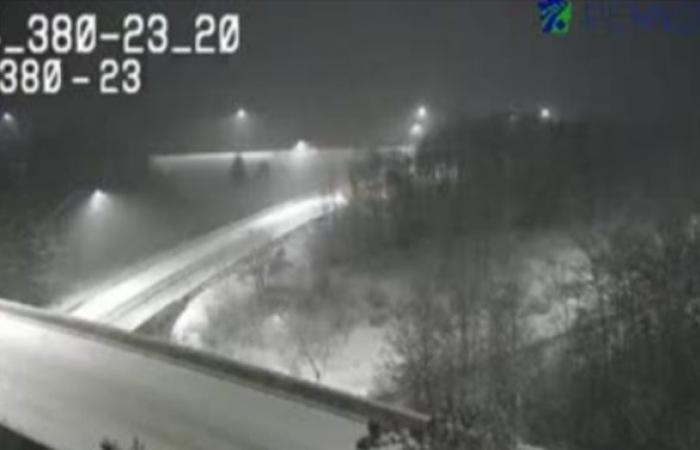 La tempesta invernale con forti nevicate mette in ginocchio i viaggi del Ringraziamento