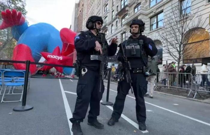 La polizia di New York si è preparata a tenere al sicuro il pubblico della parata del Giorno del Ringraziamento di Macy