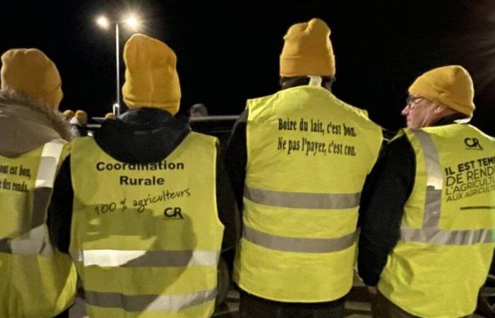 gli agricoltori agiscono nei pressi della piattaforma LDC nella Mayenne