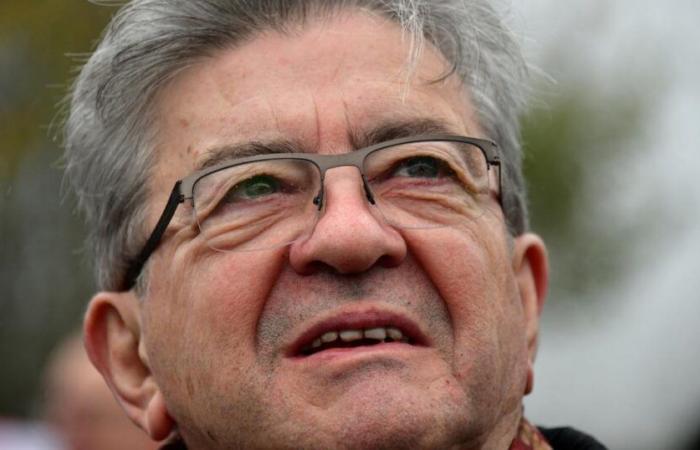 in caso di censura, Mélenchon esorta Macron a dimettersi se rifiuta di nominare Castets a Matignon