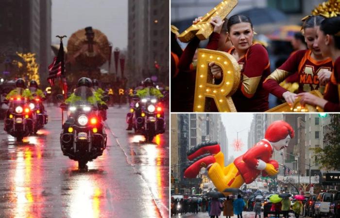 La pioggia non riesce a smorzare la 98esima parata del Ringraziamento di Macy’s 2024 a New York mentre i festaioli vestiti di poncho riempiono le strade: foto