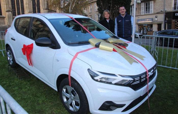 Questa cittadina del Calvados vince un'auto e 18.000 euro in buoni regalo