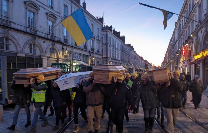 Si conclude la manifestazione dei contadini di Orléans: “Non otteniamo nulla, sperano che smobilitiamo”