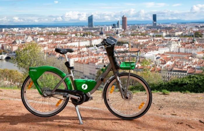 il nuovo Vélo’v elettrico (verde) sarà messo in funzione in una sola notte