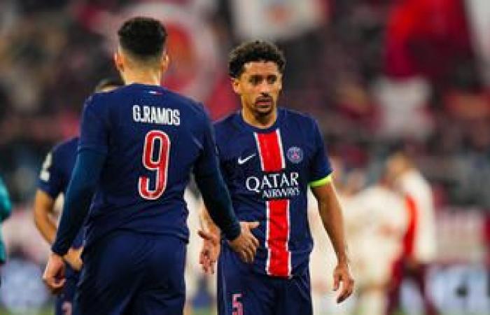 un attaccante del PSG denuncia “atmosfera pesante”