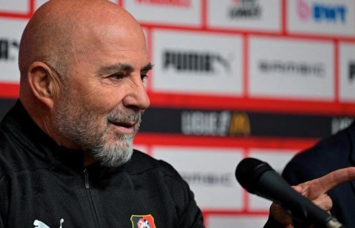 “Servono giocatori offensivi che ti aiutino a vincere le partite e oggi a Rennes non ne vedo”, dice Jorge Sampaoli