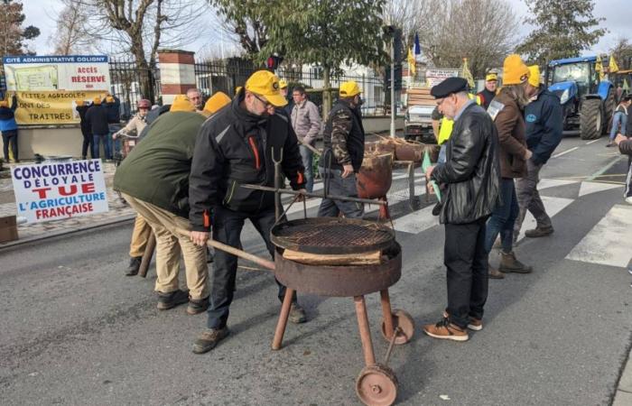 Si conclude la manifestazione dei contadini di Orléans: “Non otteniamo nulla, sperano che smobilitiamo”