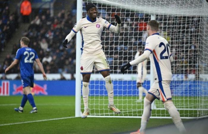 Il Chelsea consolida il 3° posto in casa del Leicester (2-1)