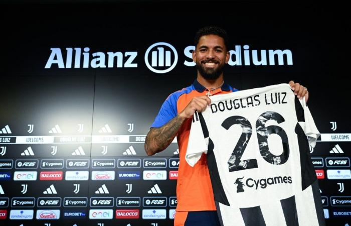 Alisha Lehmann e Douglas Luiz si sono assicurati il ​​raro “trasferimento di coppia” dall’Aston Villa, ma ora uno potrebbe essere costretto a partire