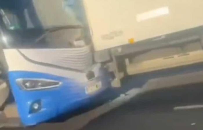 [VIDÉO] Autobus del Real Madrid coinvolto in un incidente