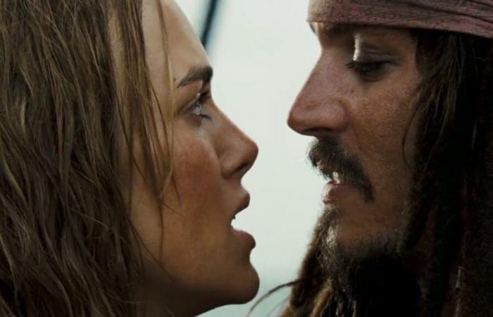 Johnny Depp parla della scena imbarazzante del bacio con Keira Knightley a causa della loro enorme differenza di età