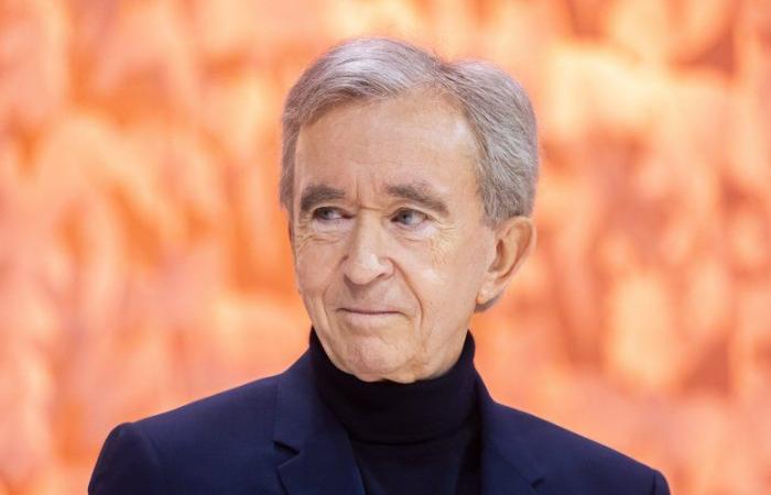 Il boss del gruppo del lusso LVMH, Bernard Arnault, assicura di essere “assolutamente all'oscuro” di un'operazione di sorveglianza contro il quotidiano Fakir