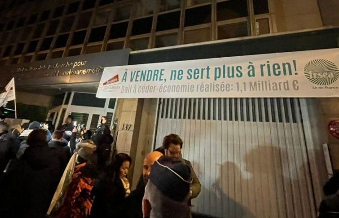 DIRETTO. La rabbia degli agricoltori: più di cento manifestanti erigono un muro davanti all'istituto INRAE ​​a Parigi