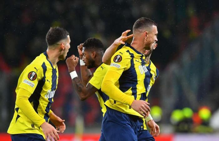 Il Fenerbahce di Jose Mourinho supera l’esuberante affare di Europa League con lo Slavia Praga