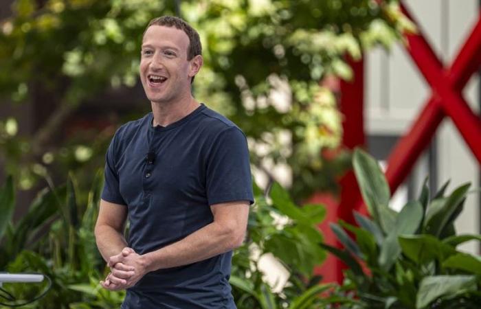 Il fondatore di Facebook Mark Zuckerberg passa a Mar-a-Lago per vedere Trump