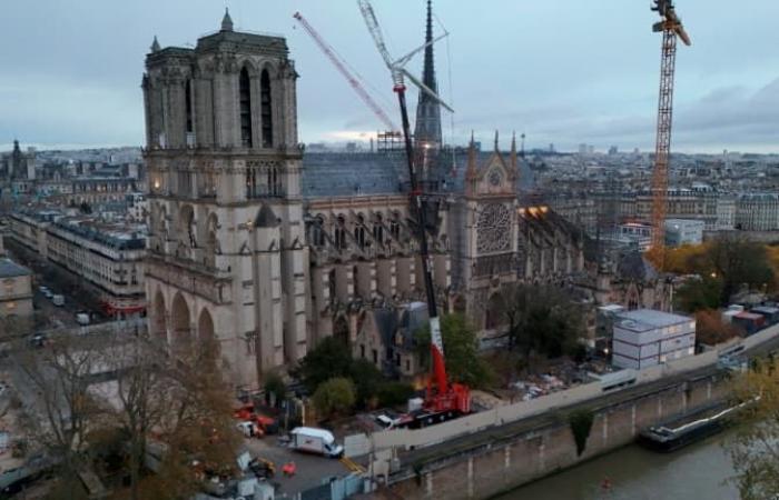 la cattedrale restaurata viene svelata durante la visita finale in loco di Emmanuel Macron