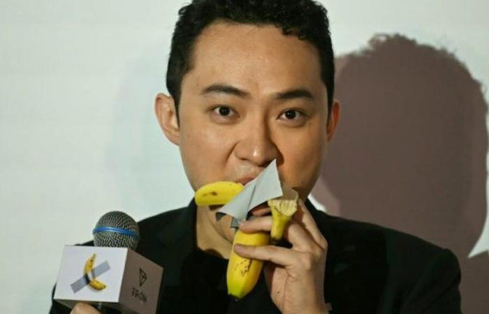 Arte o follia? Justin Sun divora una banana da 6 milioni