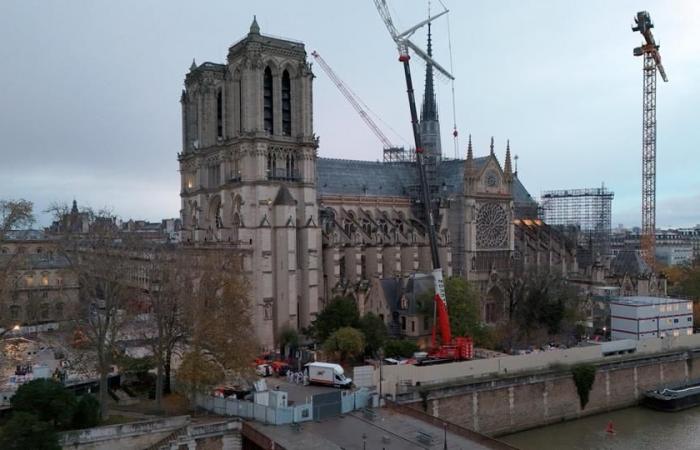 quale oggetto simbolico riceveranno i compagni durante l'ultima visita di Emmanuel Macron questo venerdì?