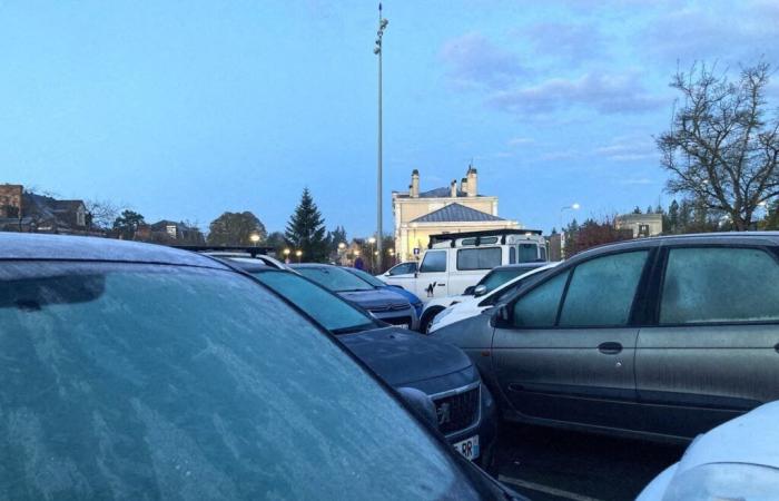 Ingrandito, il parcheggio di questa stazione dell'Orne è davvero occupato da utenti?