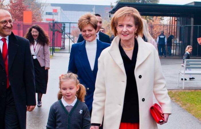 Margareta ed Elena dalla Romania visitano la Cambridge School di Bucarest