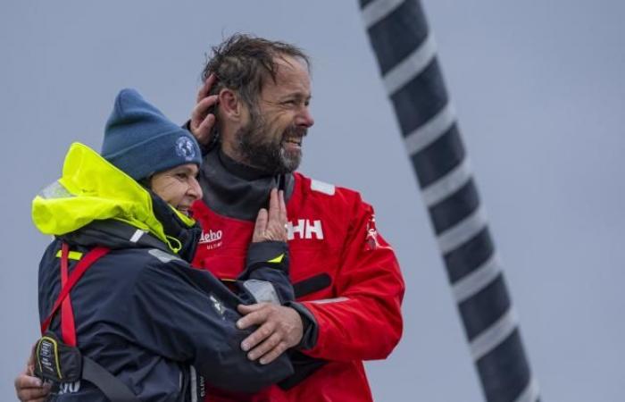 Thomas Coville e l'equipaggio del maxi-trimarano Sodebo hanno preso il via del Trofeo Jules Verne