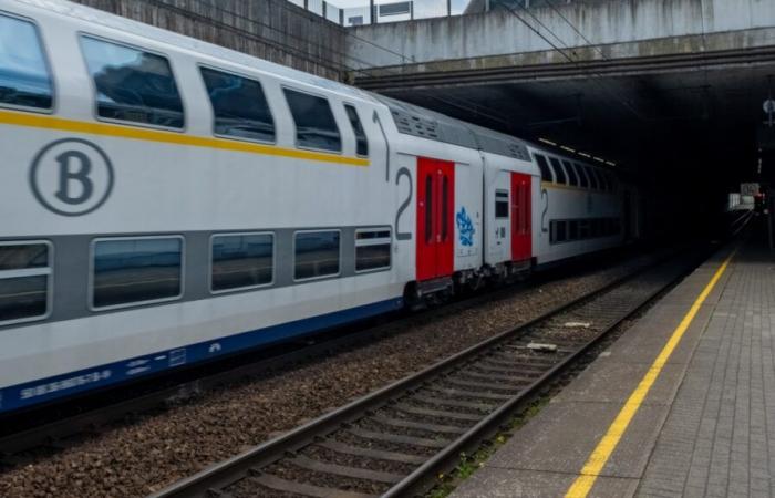 Ritardi e cancellazioni, la rete della SNCB in disordine su tutto il Paese: “Consigliamo ai pendolari di restare attenti”