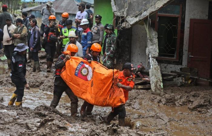 Inondazioni improvvise e frane uccidono 16 persone sull'isola indonesiana di Sumatra | Notizie sulle inondazioni