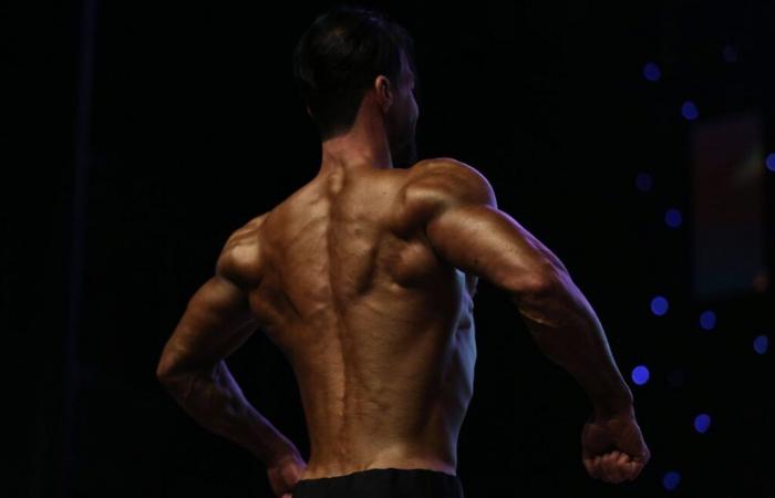 Bodybuilder brasiliano di 28 anni muore per arresto cardiaco mentre si allena